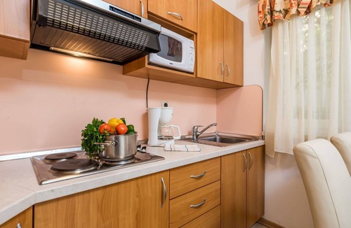 Kampor Apartment | Cosy apartment for 4 people with pool, A/C, WIFI, TV and terrace