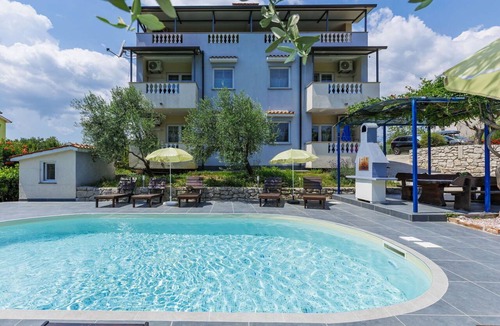 Presika Apartment | Cosy apartment for 5 people with A/C, WIFI, pool, TV and terrace