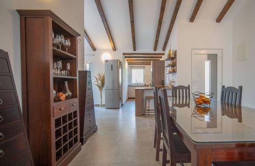 Artatore Apartment | Cosy apartment for 6 people with hot tub, WIFI, A/C, TV and terrace