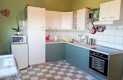 Smrika Apartment | Cosy apartment for 4 people with pool, A/C, WIFI, TV and patio