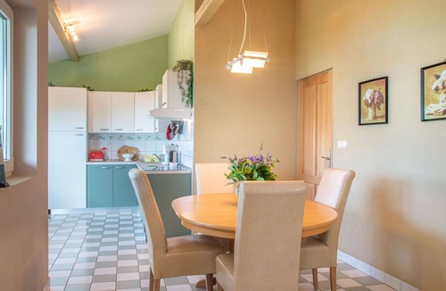 Smrika Apartment | Cosy apartment for 4 people with pool, A/C, WIFI, TV and patio