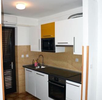 Ravni Apartment | Cosy studio with a terrace and a sea view