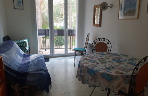 Argeles Plage Apartment | Cozy 2-Room Apartment, Balcony & 50m to Beach, Argelès-sur-Mer, Sleeps 4