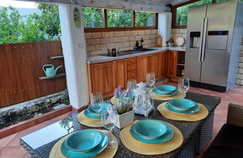 Jadranovo House | Cozy 3-bedroom house for 5 people in exclusive Jadranovo next to the sea