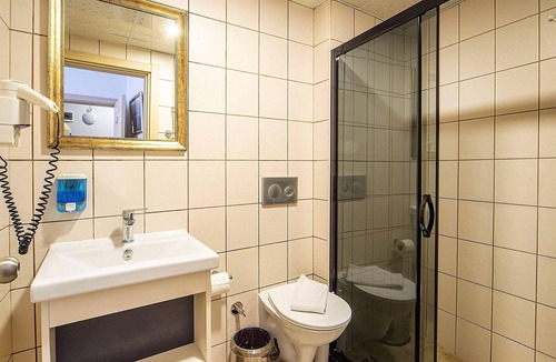 Sultanahmet Apartment | Cozy Accessible Apartment in SultanahmetTürkiye with Modern Comforts