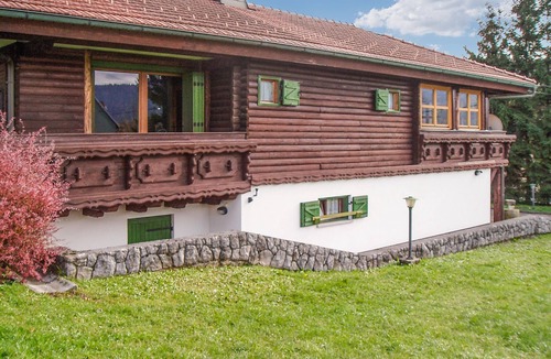 Presika Apartment | Cozy and rustic vacation apartment in a rustic wooden house with very spacious natural plot.