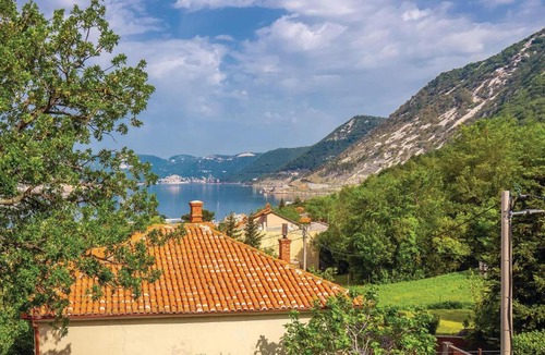 Bakarac Apartment | Cozy Apartment In Bakarac With House Sea View