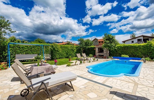 Sarsoni Apartment | Cozy Apartment In Drazice