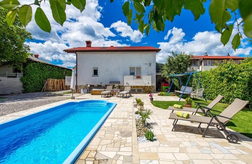 Sarsoni Apartment | Cozy Apartment In Drazice