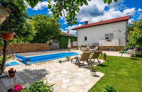 Sarsoni Apartment | Cozy Apartment In Drazice