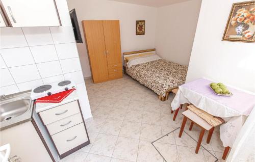 Zurkovo Apartment | Cozy Apartment In Kostrena With Wifi
