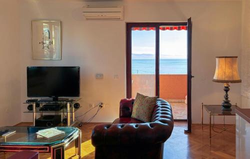 Ika Apartment | Cozy Apartment In Opric With House Sea View