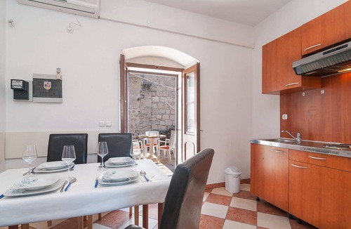 Pucisca Apartment | Cozy apartment in Pucisca with house sea view