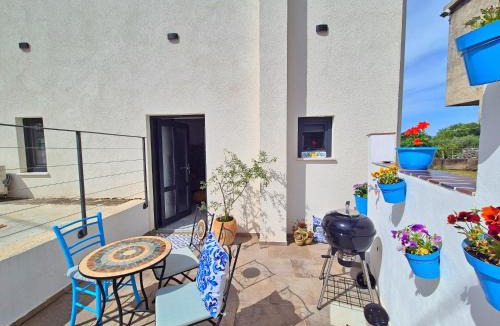 Brzac House | Cozy cottage with seaview and parking ideal for small family