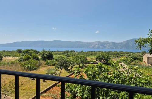 Brzac House | Cozy cottage with seaview and parking ideal for small family