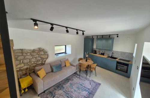 Brzac House | Cozy cottage with seaview and parking ideal for small family