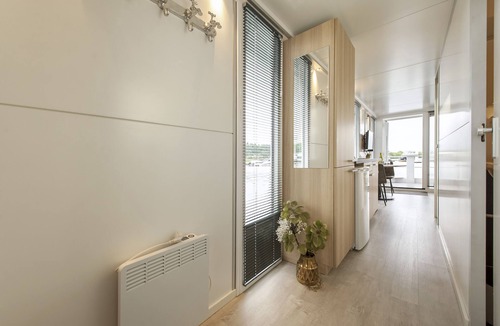 Heugum Boat Rental | Cozy floating Boatlodge "Maastricht". Max 4 persons, 2 bedrooms.