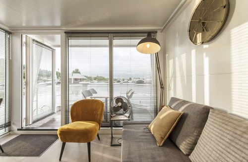 Heugum Boat Rental | Cozy floating Boatlodge "Maastricht". Max 4 persons, 2 bedrooms.