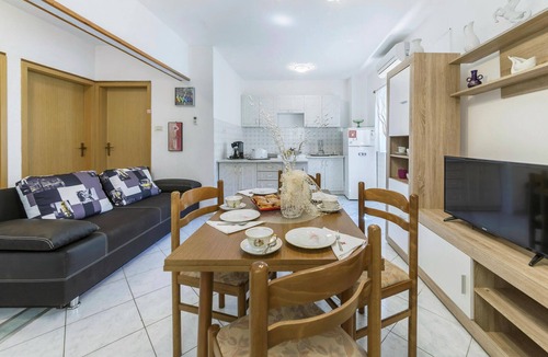 Rogocana House | Cozy home in Labin with kitchen