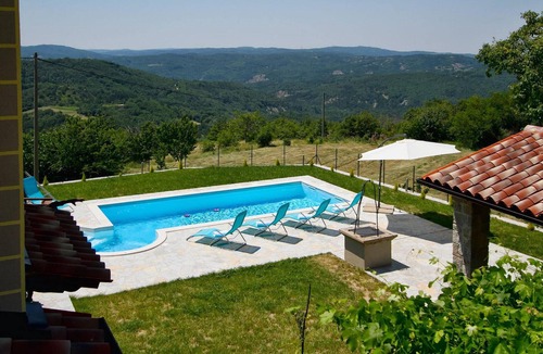 Dolenja Vas House | Cozy home in Lupoglav
