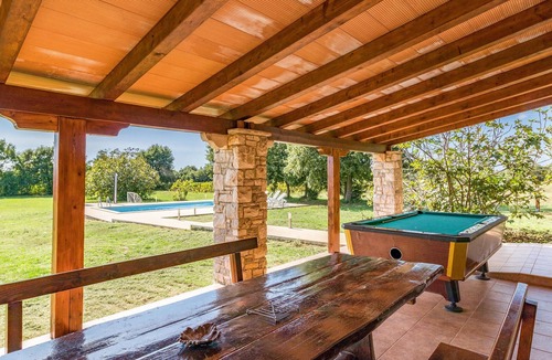 Muntic House | Cozy home in Pula with sauna