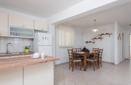 Vela Luka House | Cozy home in Sokolic with WiFi