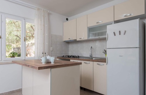 Vela Luka House | Cozy home in Sokolic with WiFi
