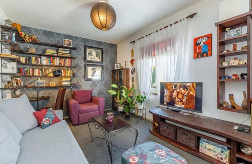 Sarsoni Apartment | Cozy Home with Private Garden - Happy Rentals