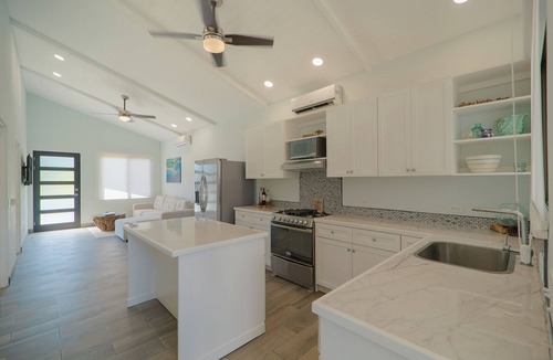 Uvita House | Cozy house, pool, WIFI, mins to beach, Uvita