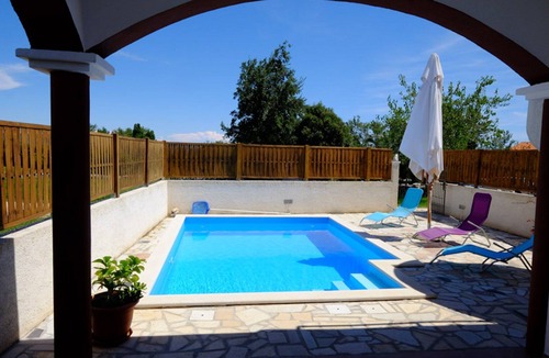 Rebici House | Cozy house with pool, terrace with grill, WiFi, satellite TV, partial sea view