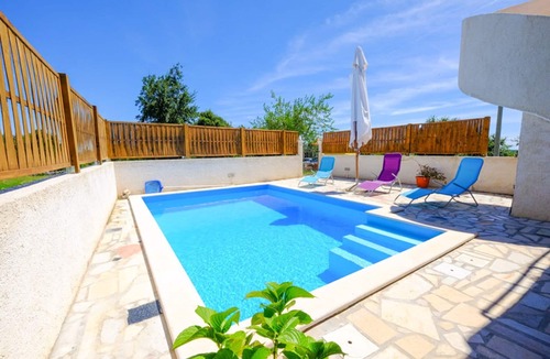Rebici House | Cozy house with pool, terrace with grill, WiFi, satellite TV, partial sea view