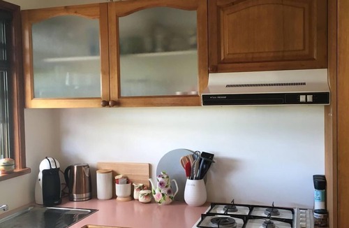 Montville Cottage | Cuddle Cottage Montville