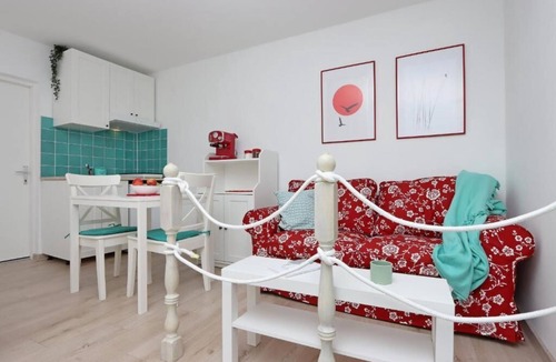 Bakar Apartment | Cute, cosy studio. Near castle in old town Bakar. With smart TV and WIFI.