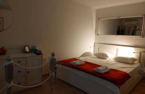 Bakar Apartment | Cute, cosy studio. Near castle in old town Bakar. With smart TV and WIFI.