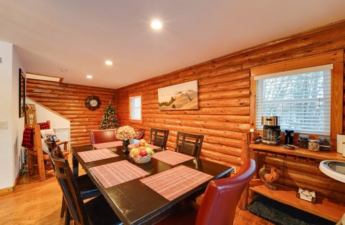Wisconsin Dells Cabin | Dells Woodland Retreat | Family & Pet Friendly