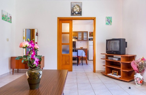 Vinkuran House | Detached holiday home with parking and BBQ