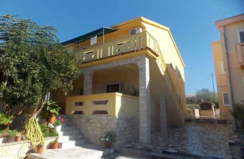 Kustici Apartment | Directly by the sea - Apartments Vivien in Kustici