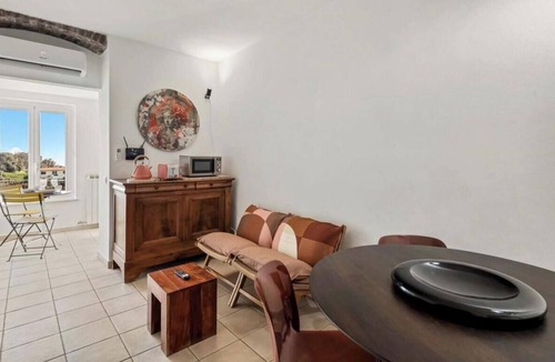 Pitelli Apartment | Discover your oasis of relaxation in Pitelli, a charming village overlooking the sea! We present you a splendid holiday home ideal for families and groups of up to 4 people.The house consists of two welcoming and tastefully furnished bedrooms, perfect fo