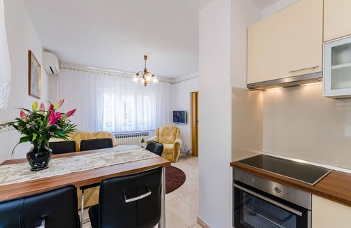 Povile Apartment | Dog-friendly apartment just 500 metres from the beach with sea views, garden and barbecue