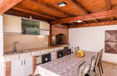 Povile Apartment | Dog-friendly apartment just 500 metres from the beach with sea views, garden and barbecue