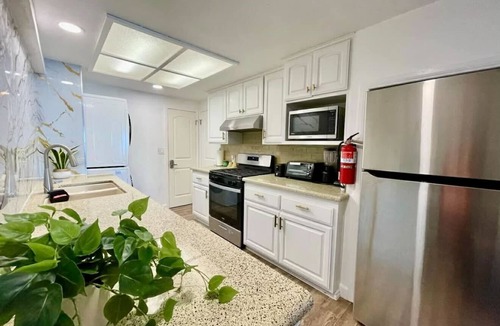 Buena Park House | Elegant 3BR Home in Buena Park near Knott's Berry Farm