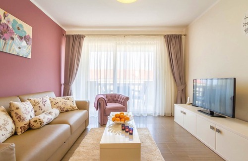 Zidarici Apartment | Elegant apartment Mande 3 in villa with a pool on Krk