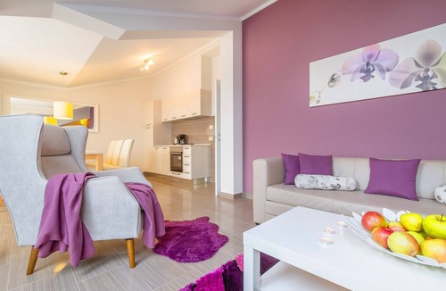 Zidarici Apartment | Elegant apartment Mande 5 with a sea view in villa on Krk