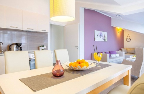 Zidarici Apartment | Elegant apartment Mande 5 with a sea view in villa on Krk