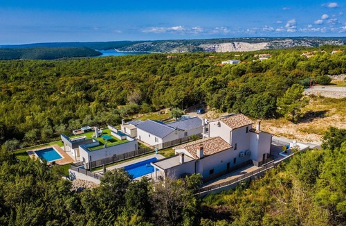 Viskovici House | Elegant Escape with Pool and Panoramic Views