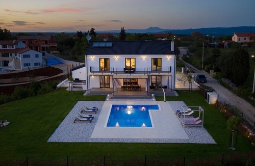 Kavran Villa | Elegant Villa Dolce Bacio with a swimming pool