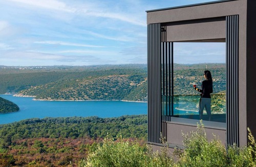 Brovinje House | Elegant Villa with Indoor Pool