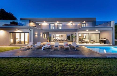 Stanisovi Villa | Elegant Villa With Pool And Sauna