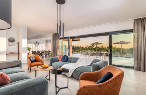 Stanisovi Villa | Elegant Villa With Pool And Sauna