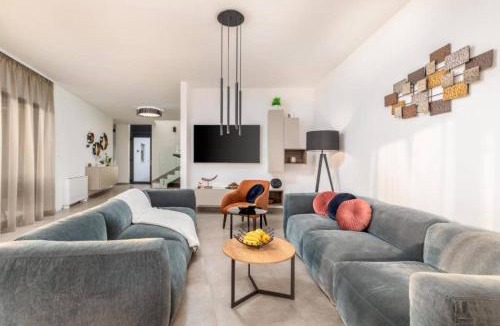 Stanisovi Villa | Elegant Villa With Pool And Sauna